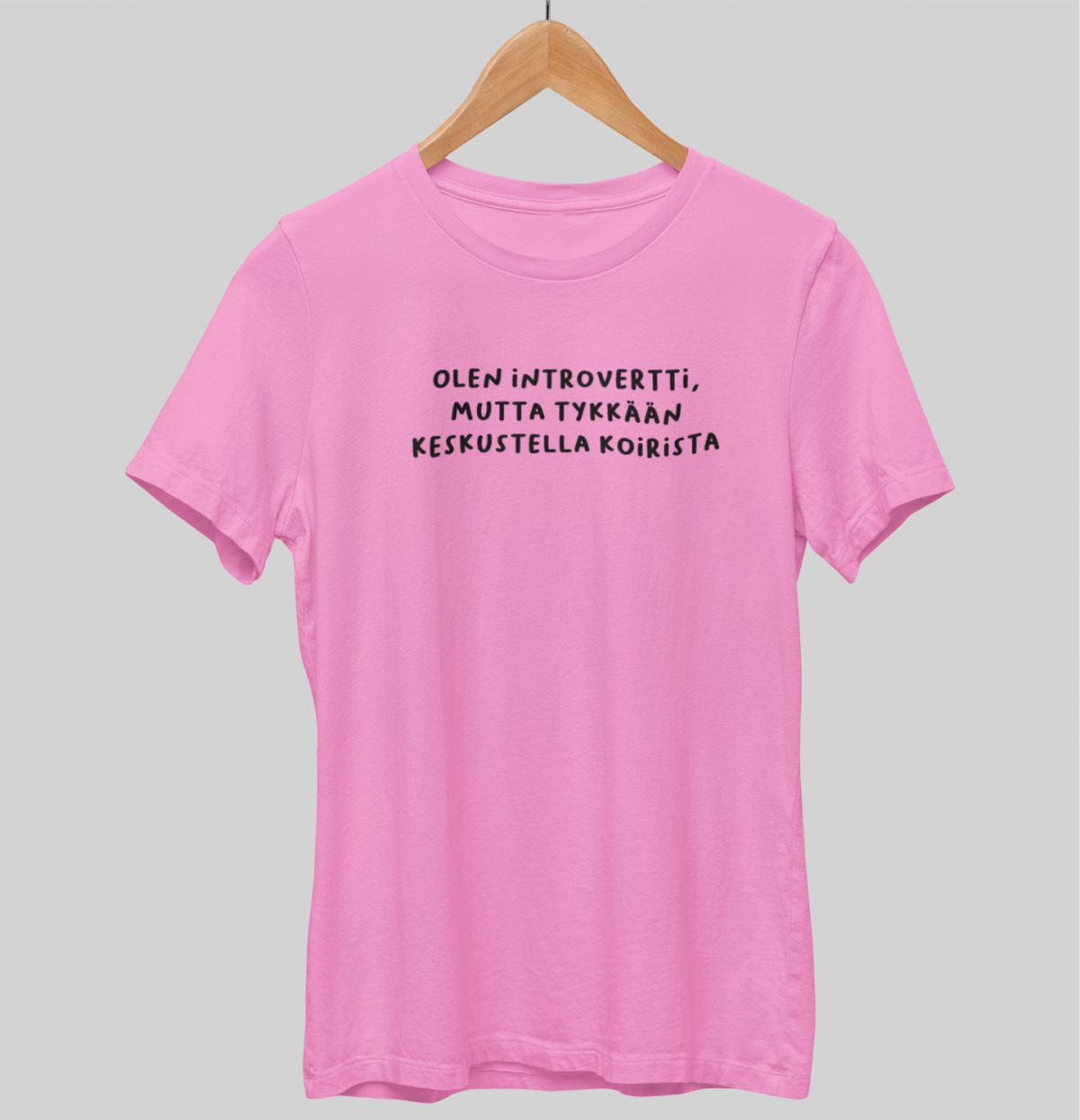 Vaaleanpunainen unisex T-paita "Olen introvertti, mutta tykkään keskustella koirista"